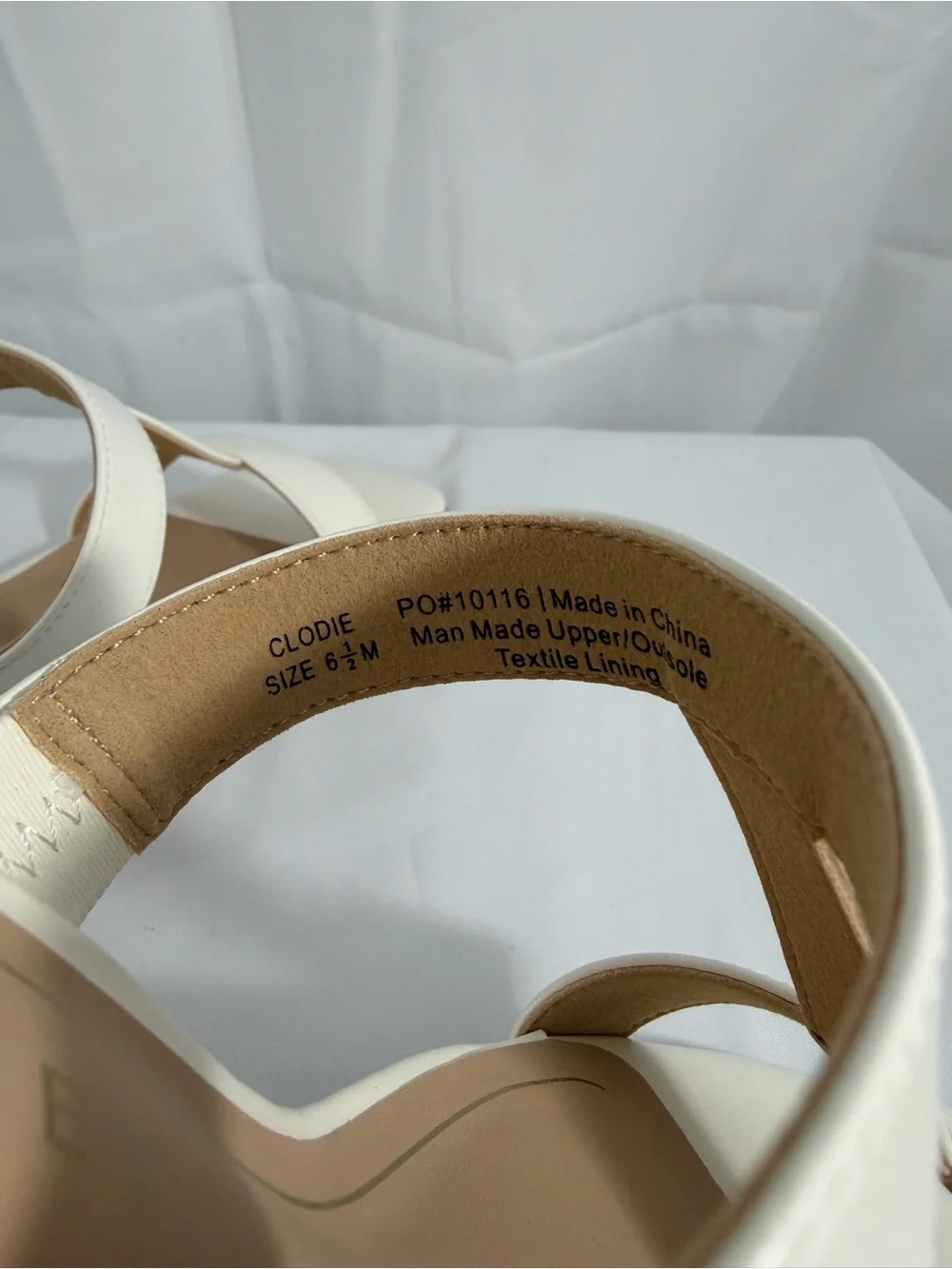 NWT Journee Women's Size 6.5 White Strappy 3 Inch Block Wedge Sandals